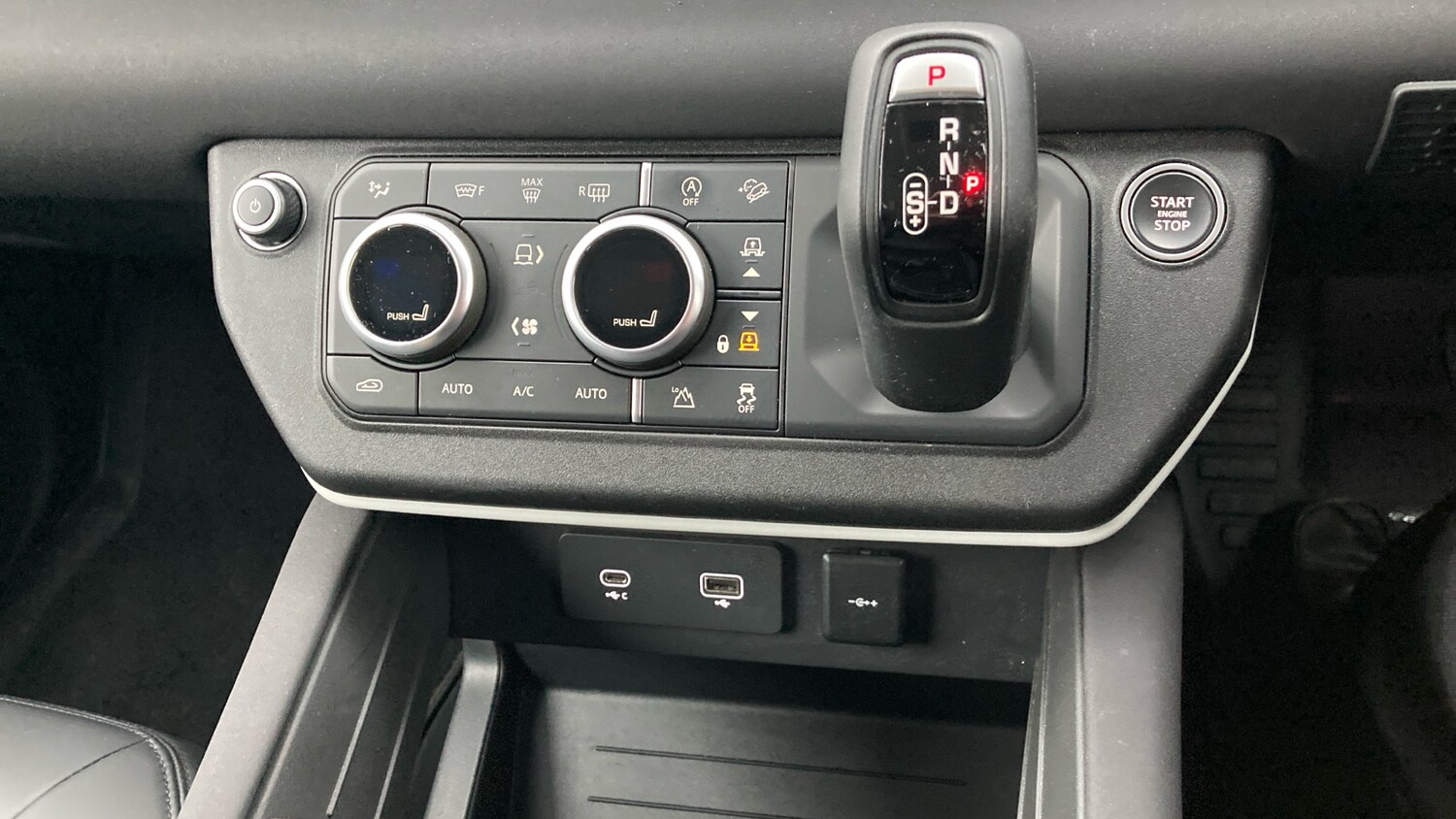 Used Land Rover Defender 2022 for sale - 77026030: Photo 33