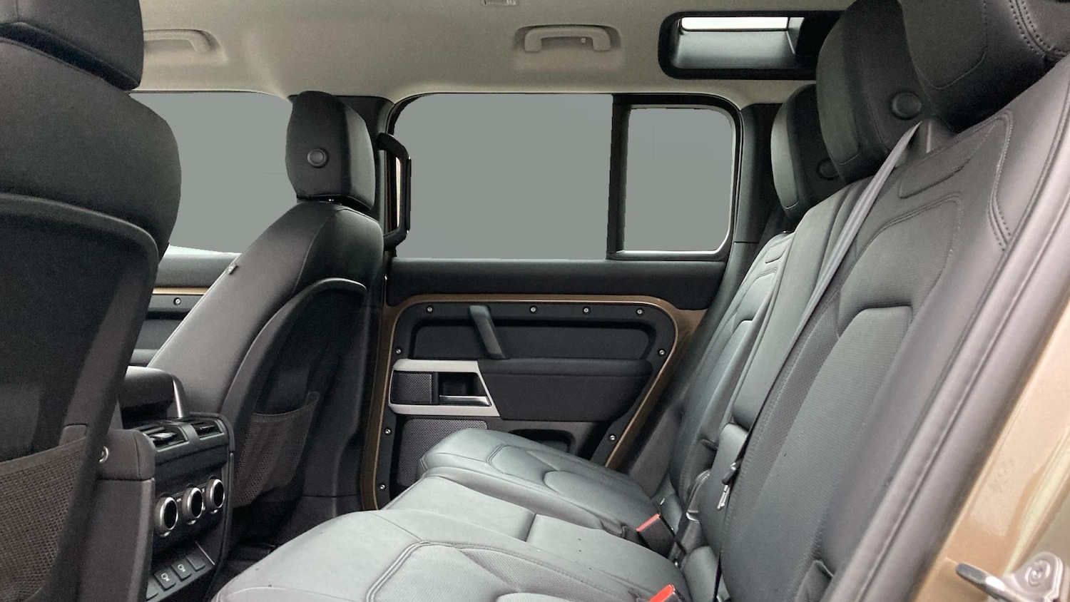 Used Land Rover Defender 2022 for sale - 77026030: Photo 4