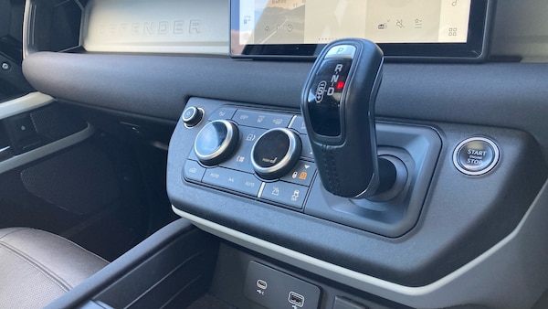 Used Land Rover Defender 2022 for sale - 76063680: Photo 13