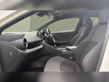 Used Toyota C-HR 2024 for sale - 79445239: Photo