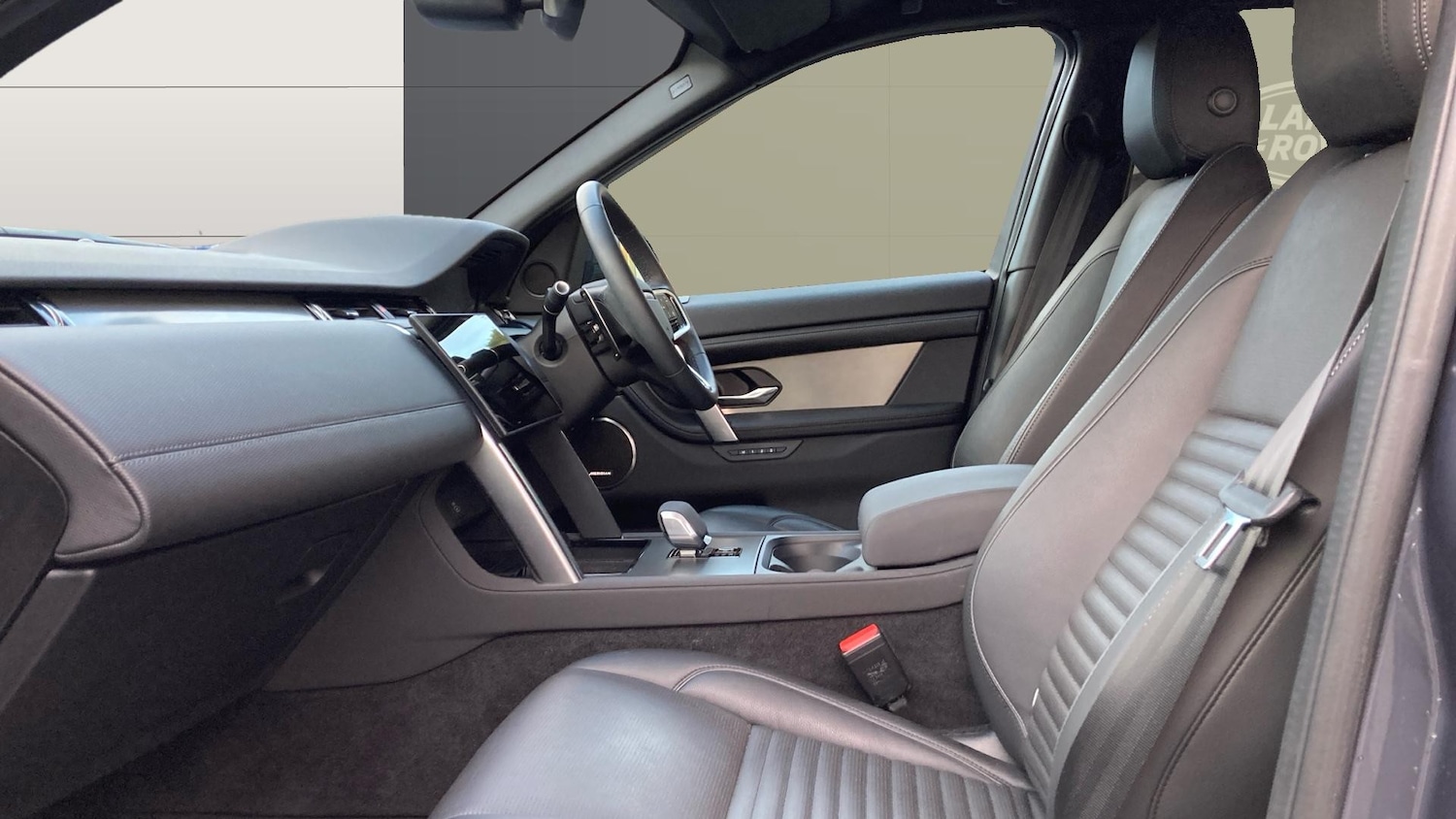 Used Land Rover Discovery Sport 2024 for sale - 76384911: Photo 3