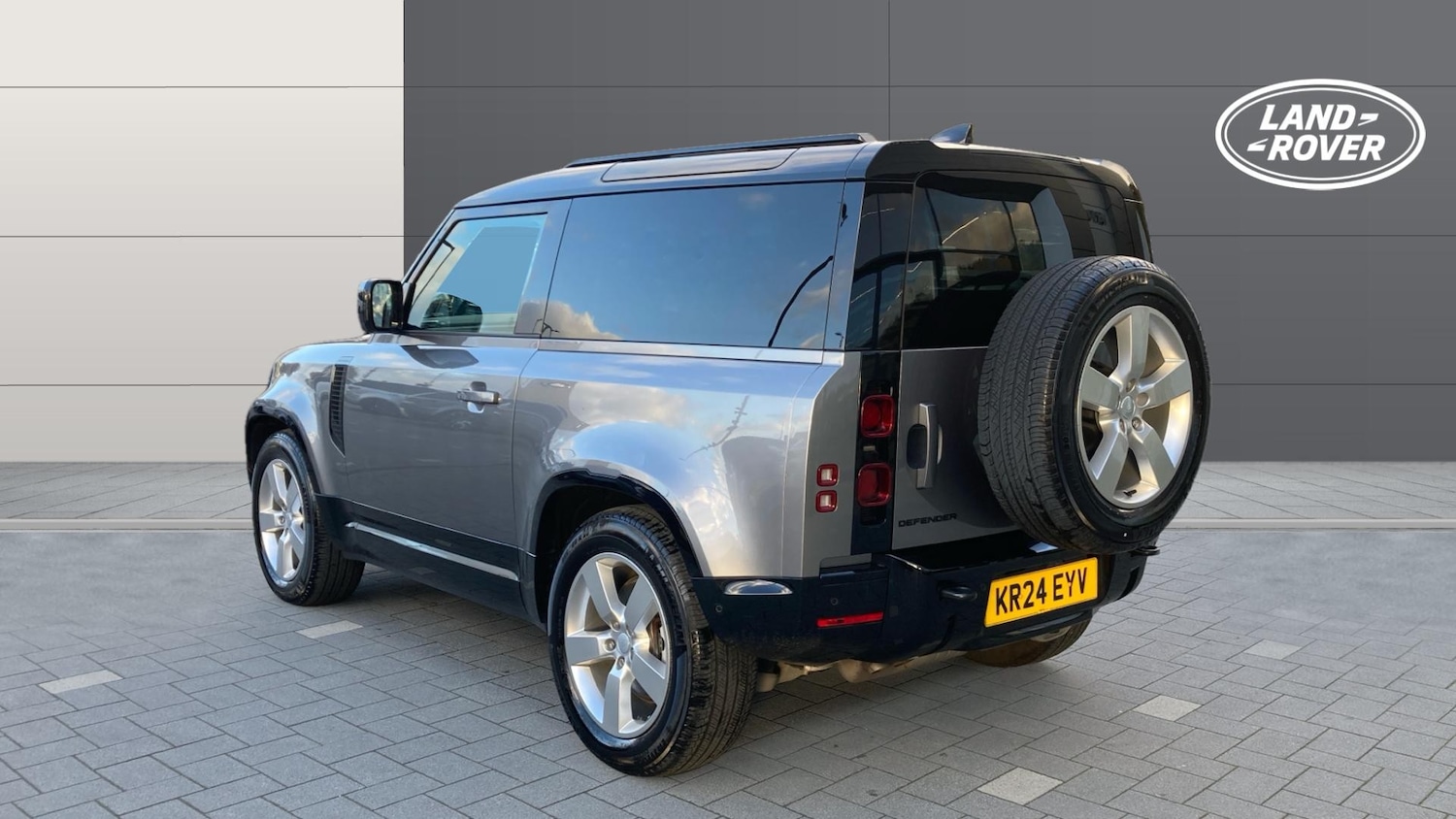 Used Land Rover Defender 2024 for sale - 76413262: Photo 2