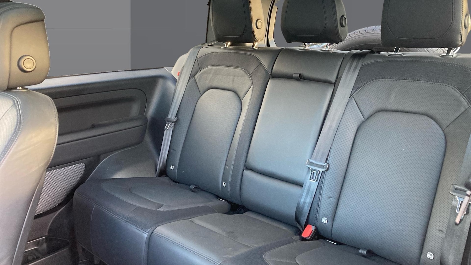 Used Land Rover Defender 2024 for sale - 76413262: Photo 4