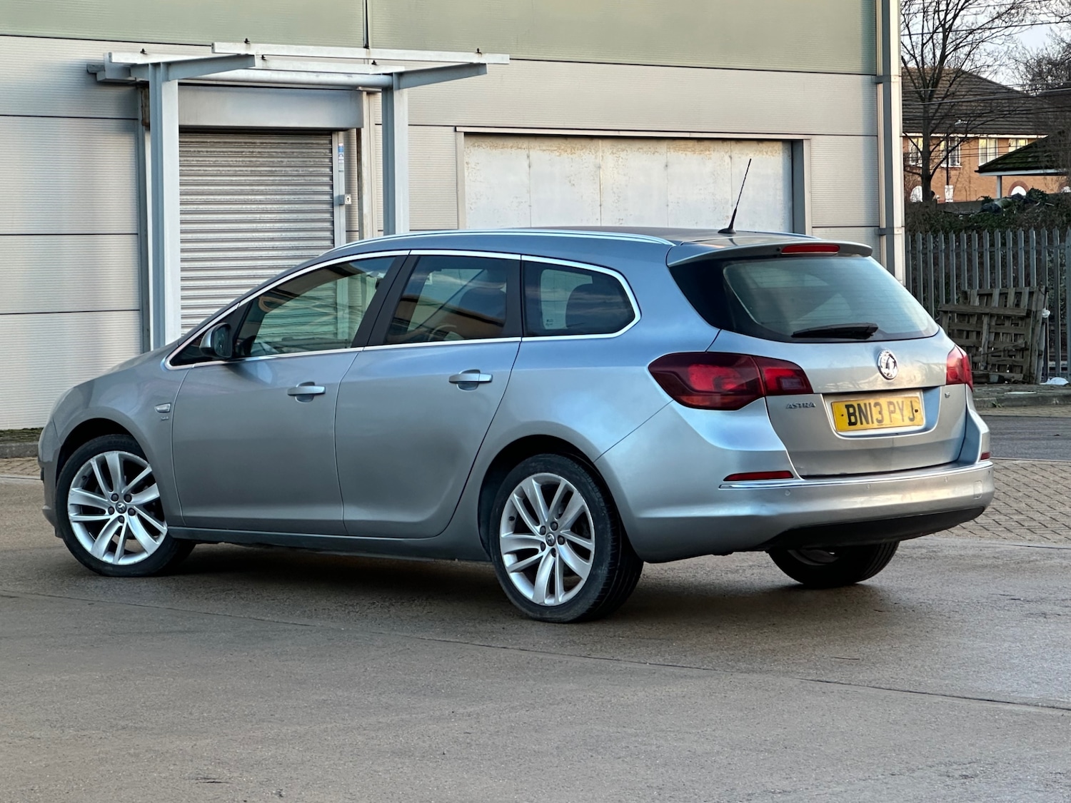 Used Vauxhall Astra 2013 for sale - 77245860: Photo 2