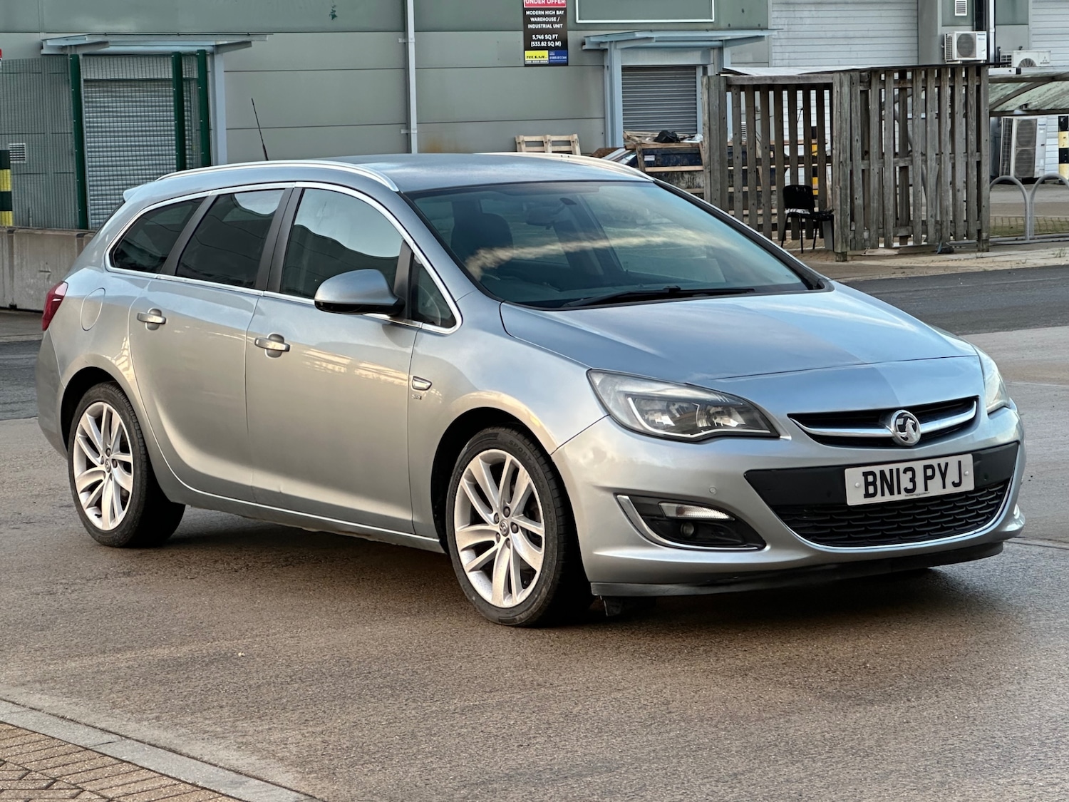 Used Vauxhall Astra 2013 for sale - 77245860: Photo 3