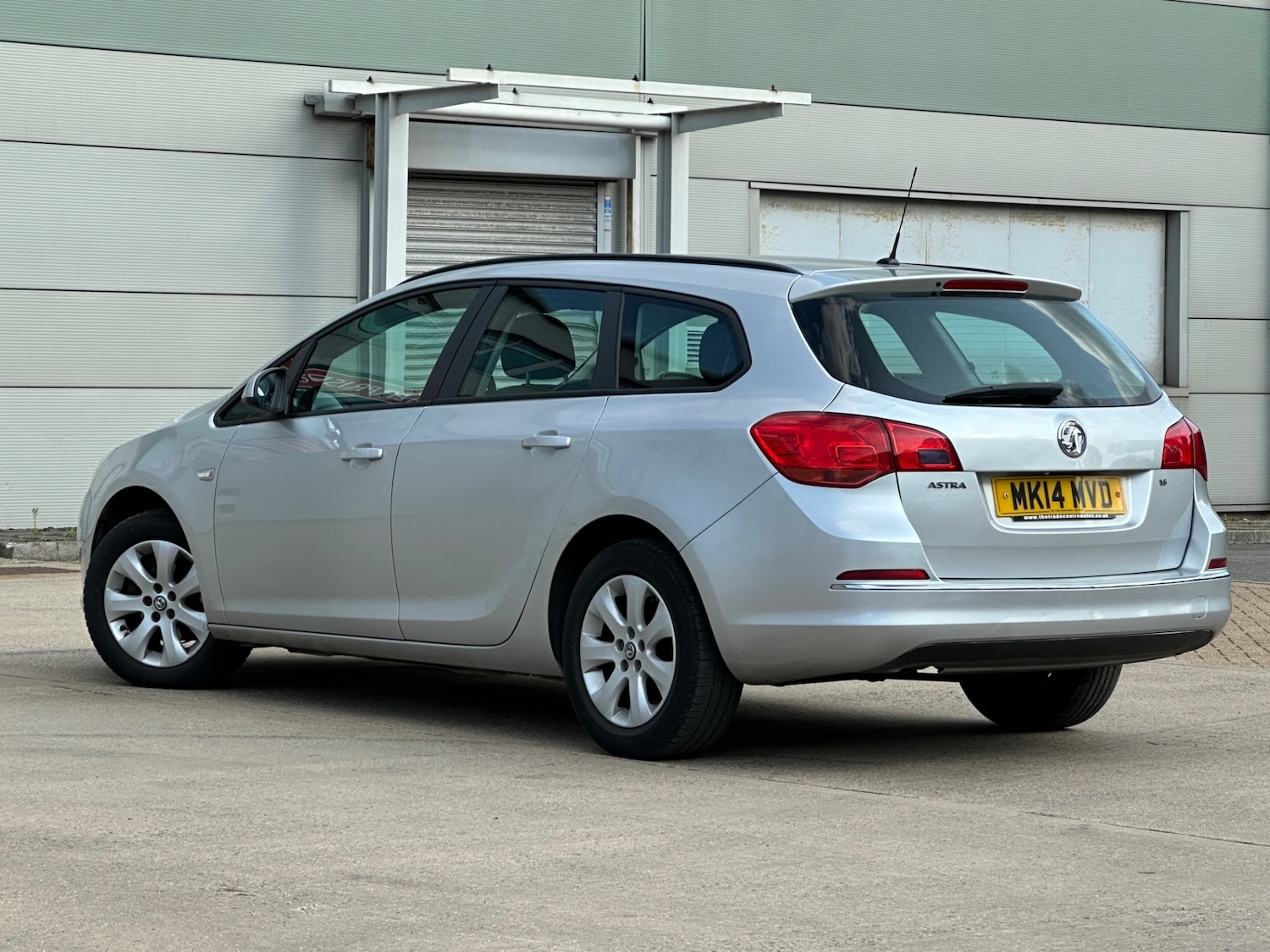 Used Vauxhall Astra 2014 for sale - 77245874: Photo 2