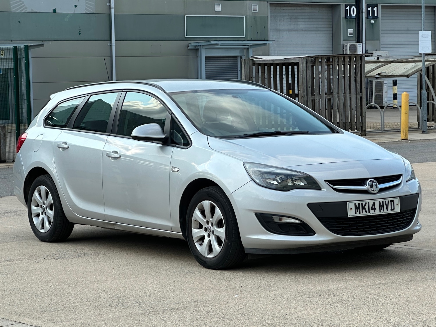 Used Vauxhall Astra 2014 for sale - 77245874: Photo 3