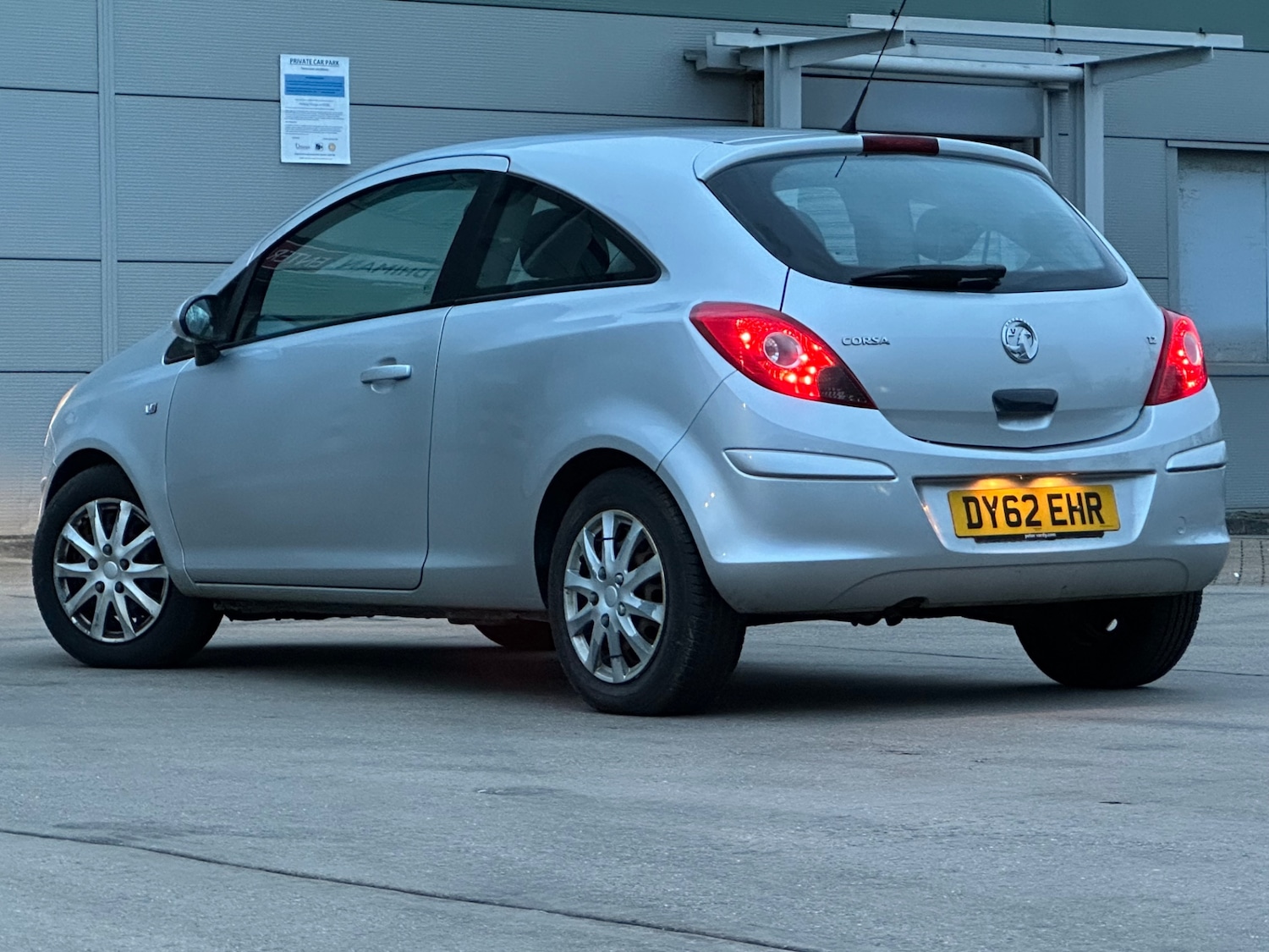 Used Vauxhall Corsa 2012 for sale - 77245889: Photo 2
