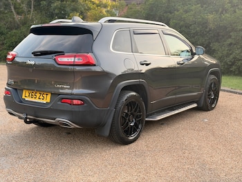 Used Jeep Cherokee 2015 for sale - 79105419: Photo
