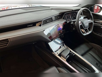 Used Audi Q8 2023 for sale - 75818255: Photo