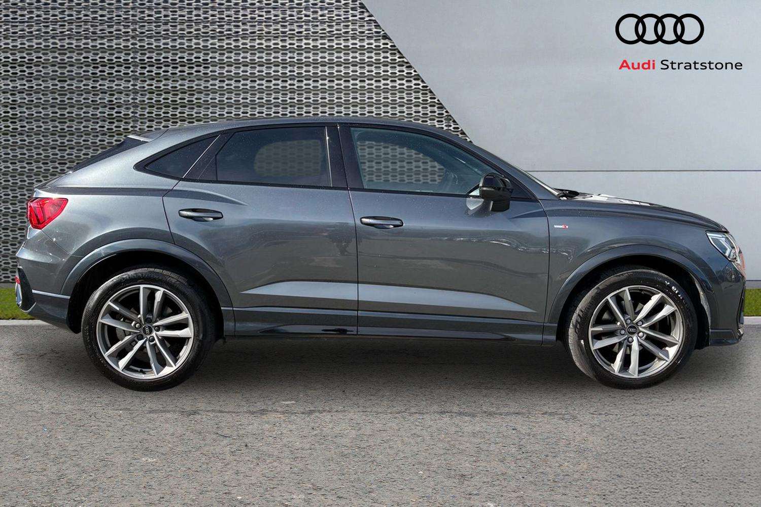 Used Audi Q3 2023 for sale - 78077160: Photo 4