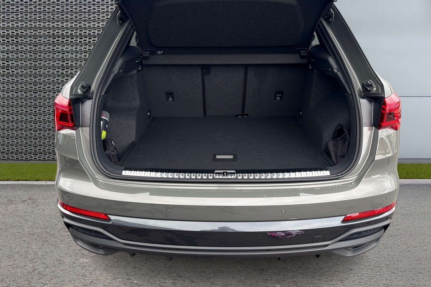 Used Audi Q3 2025 for sale - 76902342: Photo 13