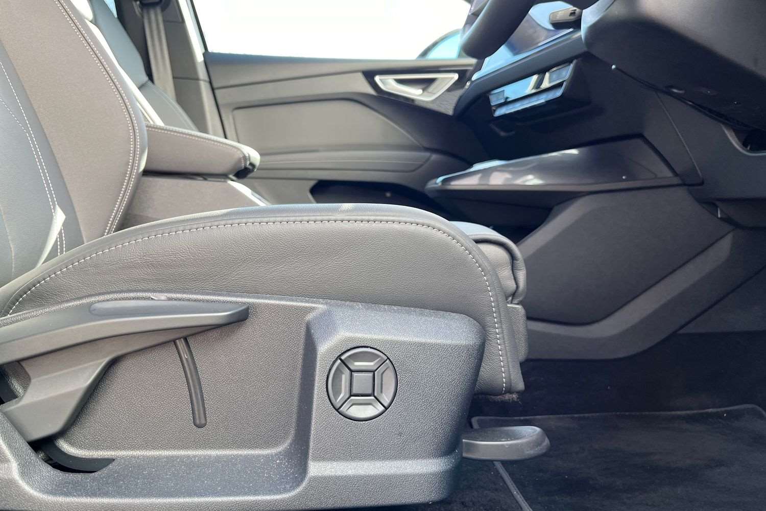 Used Audi Q4 e-tron 2025 for sale - 77928631: Photo 35