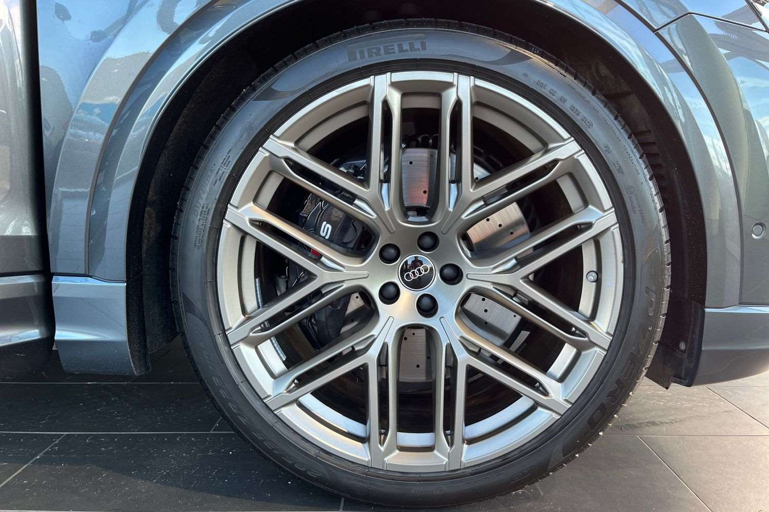 Used Audi RS Q8 2024 for sale - 76648859: Photo 5