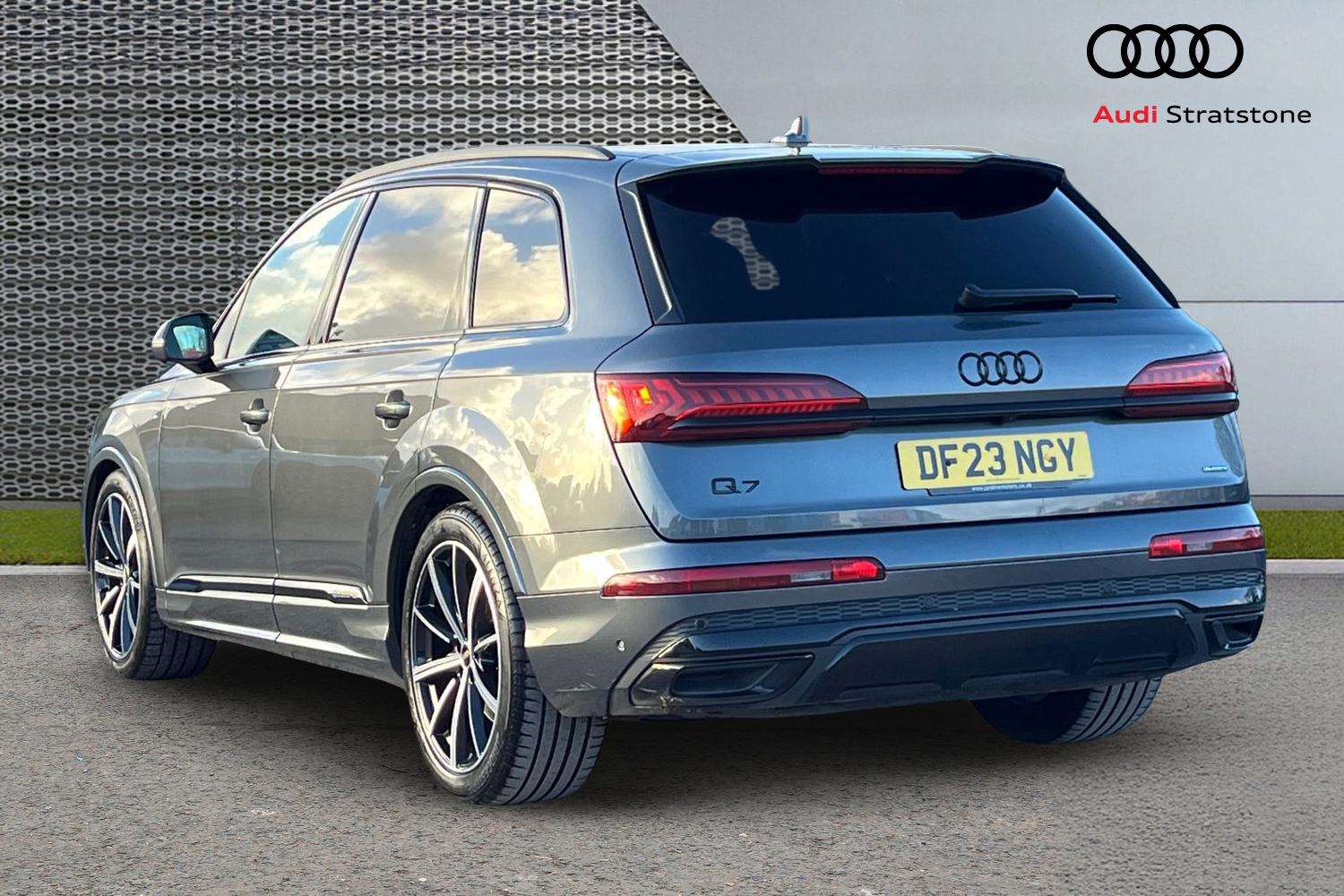Used Audi Q7 2023 for sale - 77093340: Photo 3