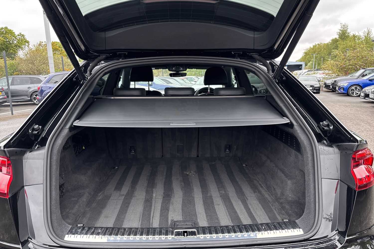 Used Audi Q8 2022 for sale - 76390676: Photo 11