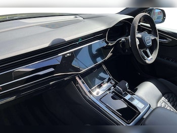Used Audi RS Q8 2023 for sale - 78754729: Photo
