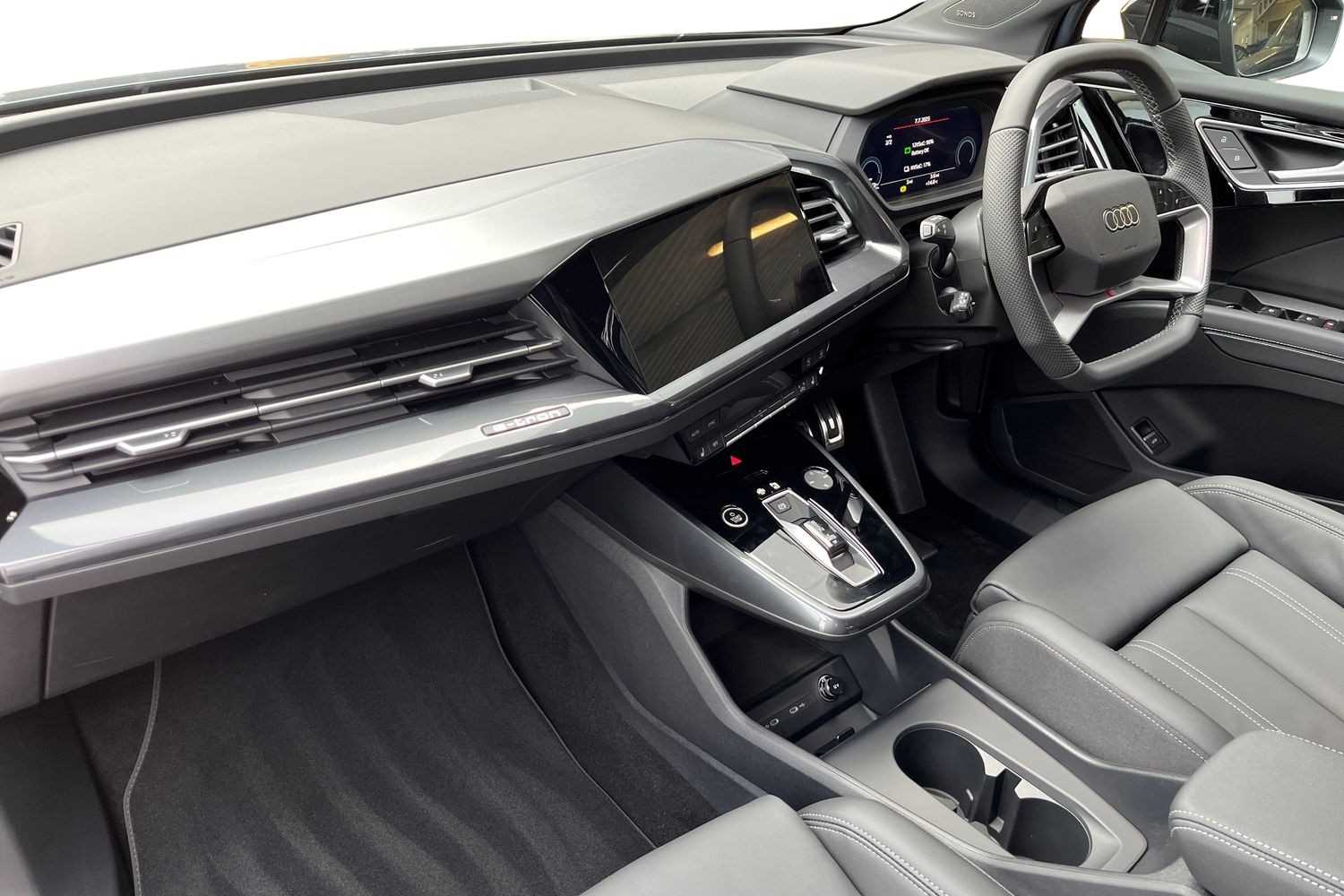 Used Audi Q4 e-tron 2025 for sale - 76789255: Photo 2