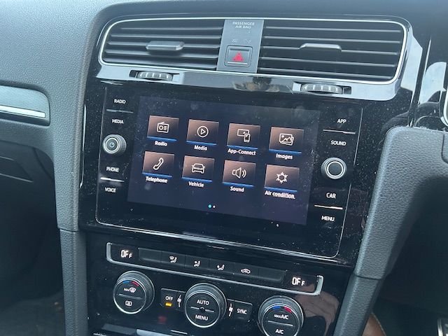 Used Volkswagen Golf 2017 for sale - 77250536: Photo 6