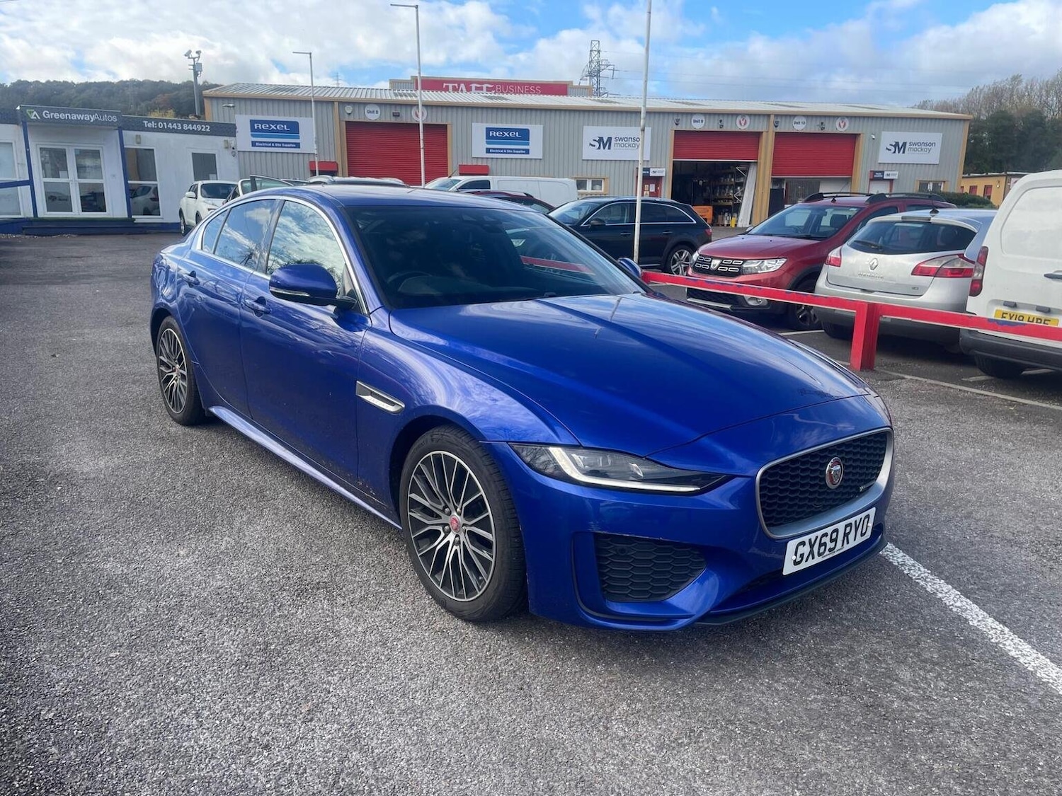 Used Jaguar XE 2019 for sale - 76387269: Photo 1
