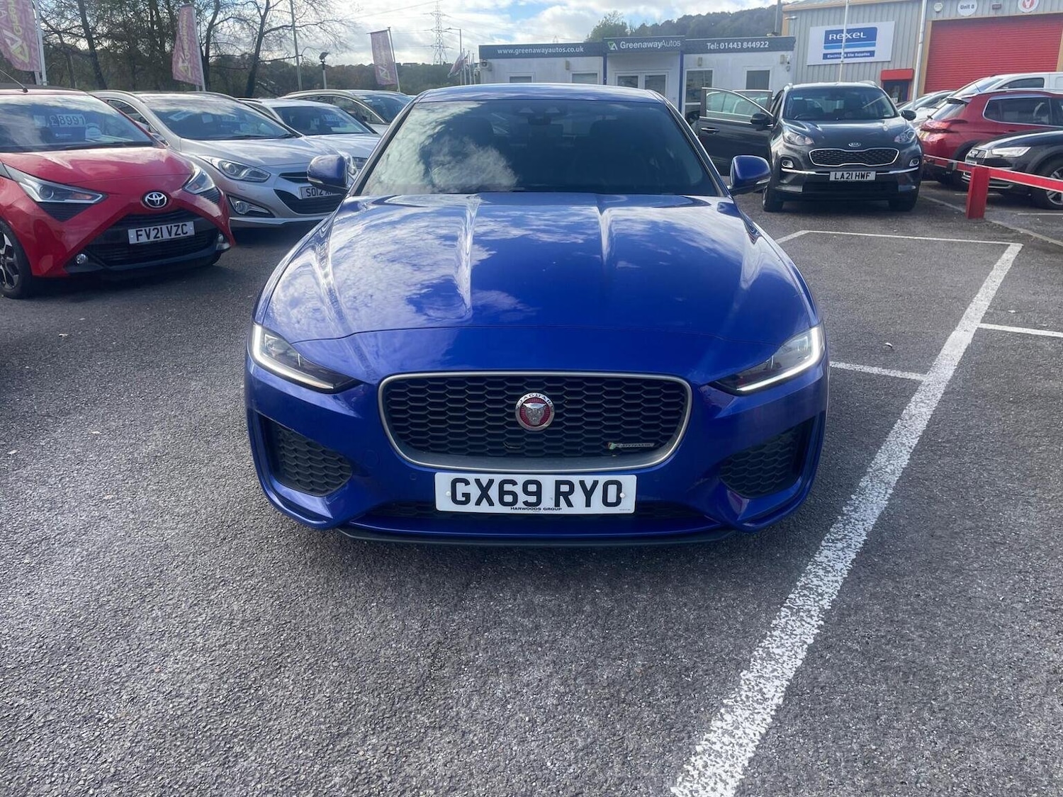 Used Jaguar XE 2019 for sale - 76387269: Photo 2