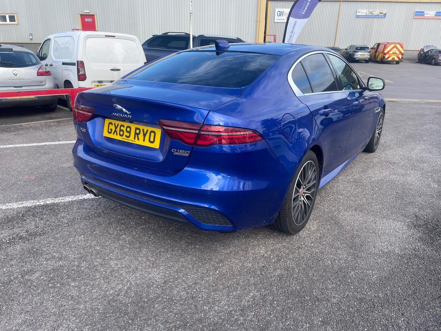 Used Jaguar XE 2019 for sale - 76387269: Photo 4