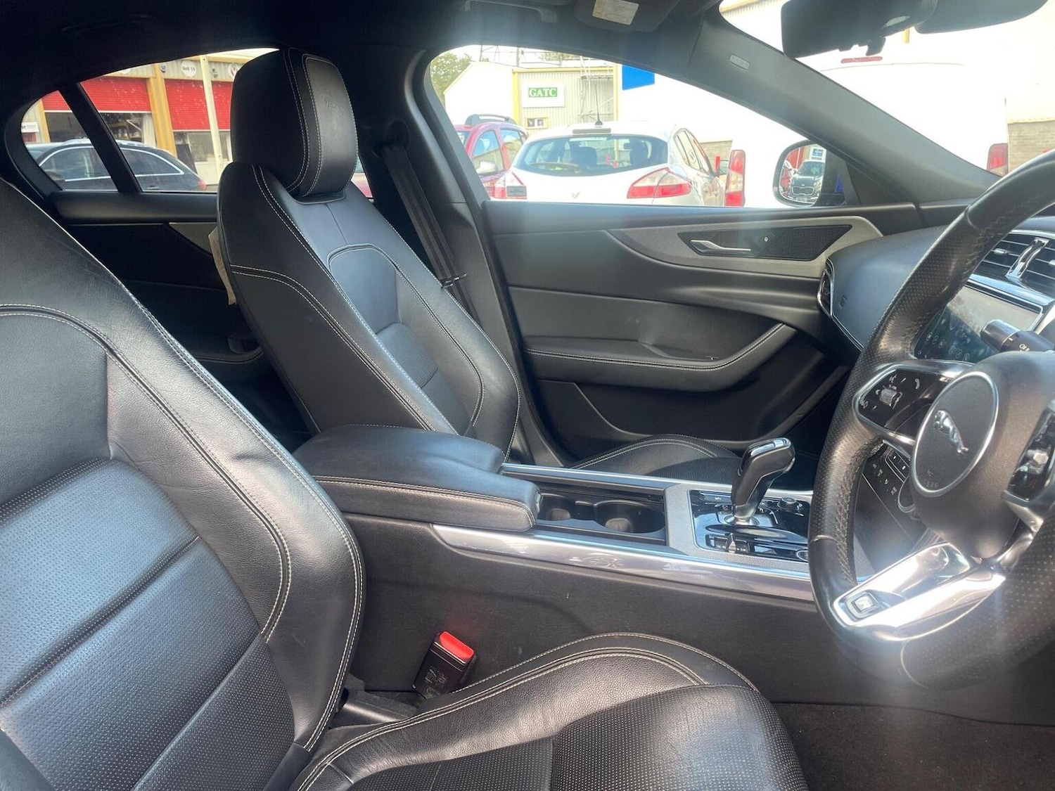 Used Jaguar XE 2019 for sale - 76387269: Photo 7