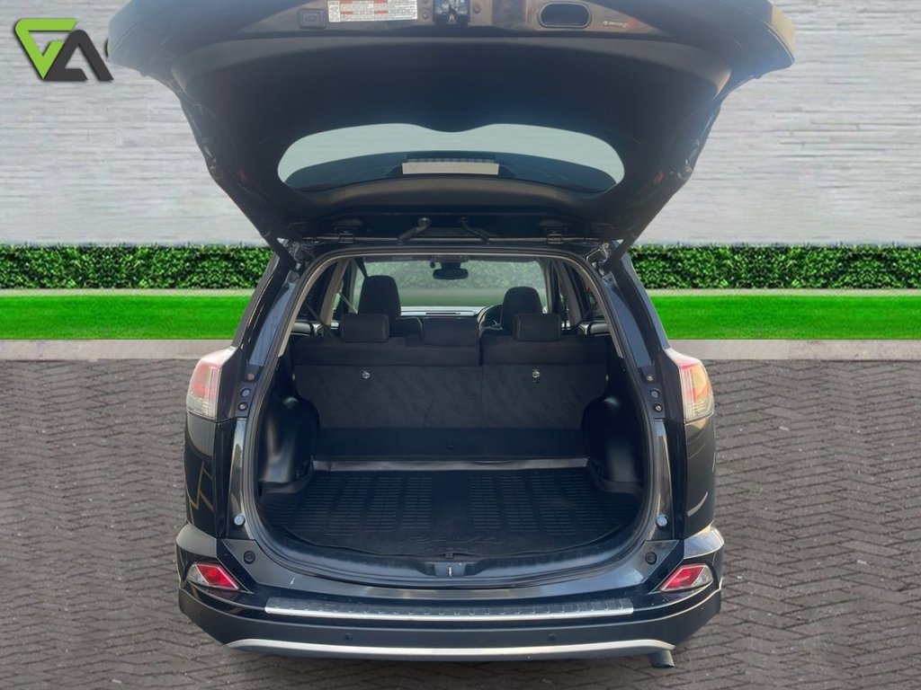 Used Toyota RAV4 2018 for sale - 76941545: Photo 13