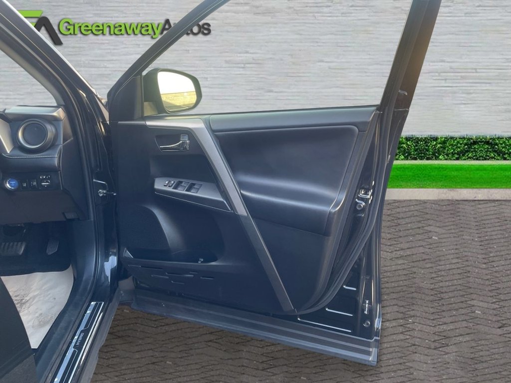 Used Toyota RAV4 2018 for sale - 76941545: Photo 26