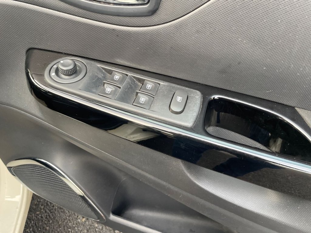 Used Renault Captur 2015 for sale - 76962002: Photo 19