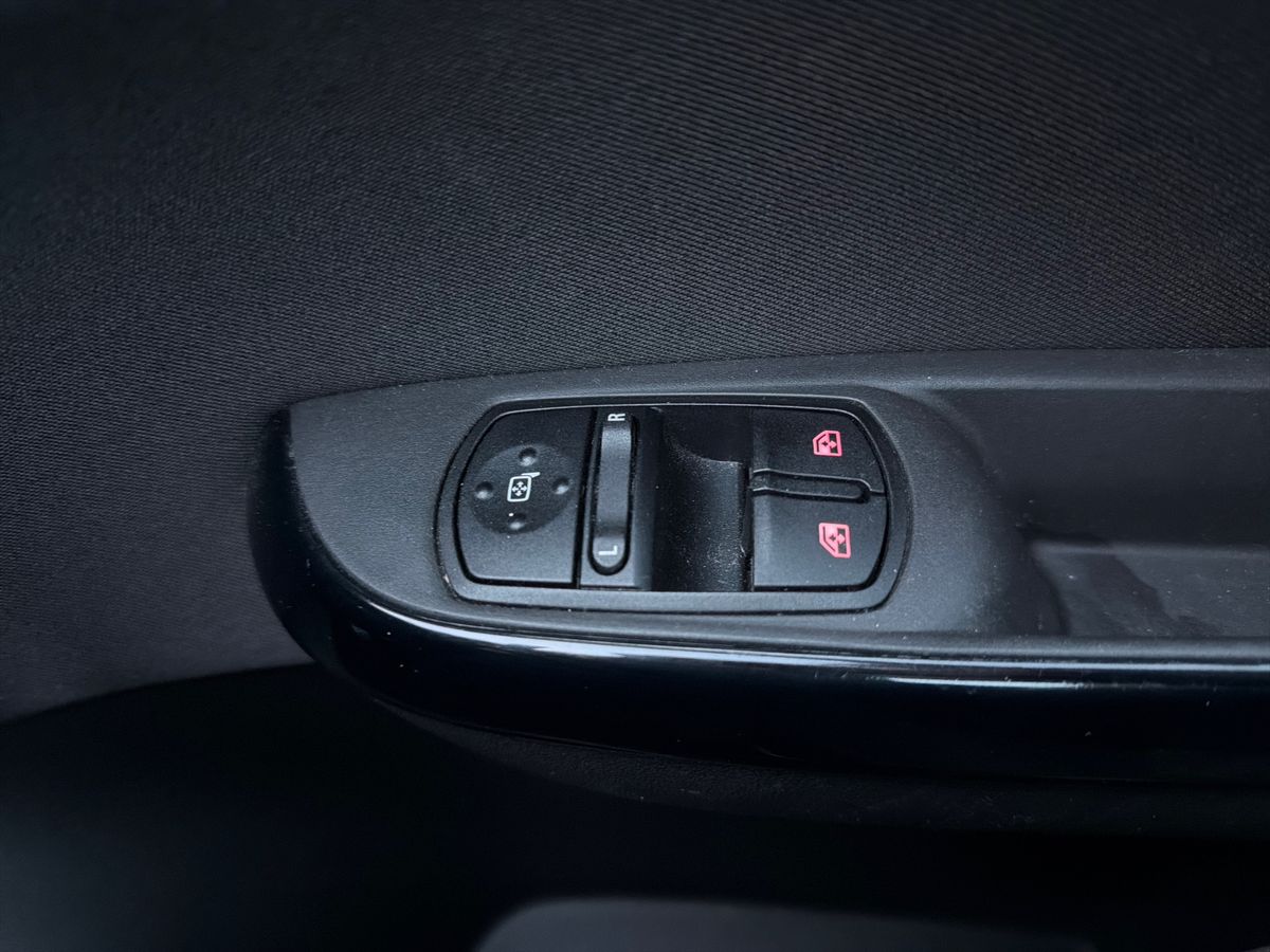 Used Vauxhall Corsa 2015 for sale - 77771153: Photo 20