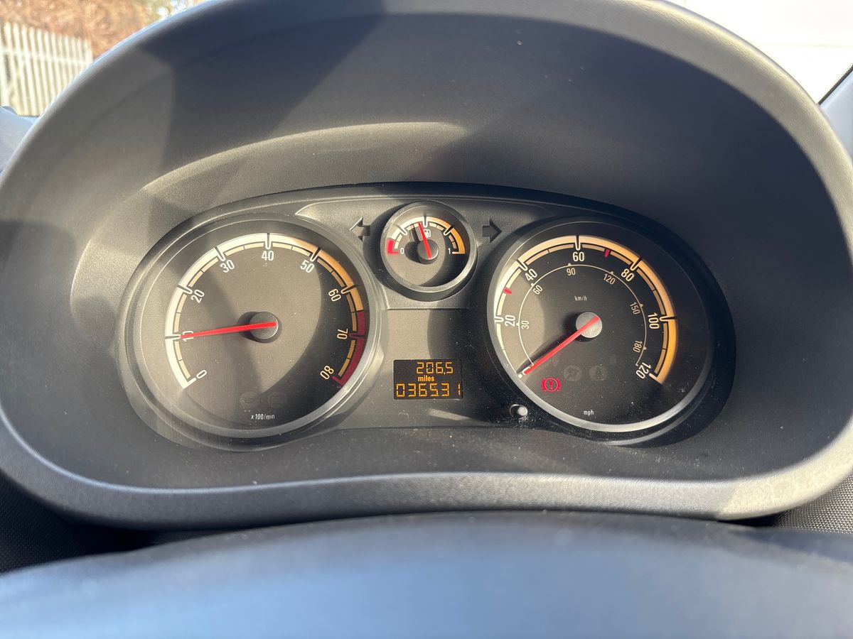 Used Vauxhall Corsa 2011 for sale - 77316079: Photo 14