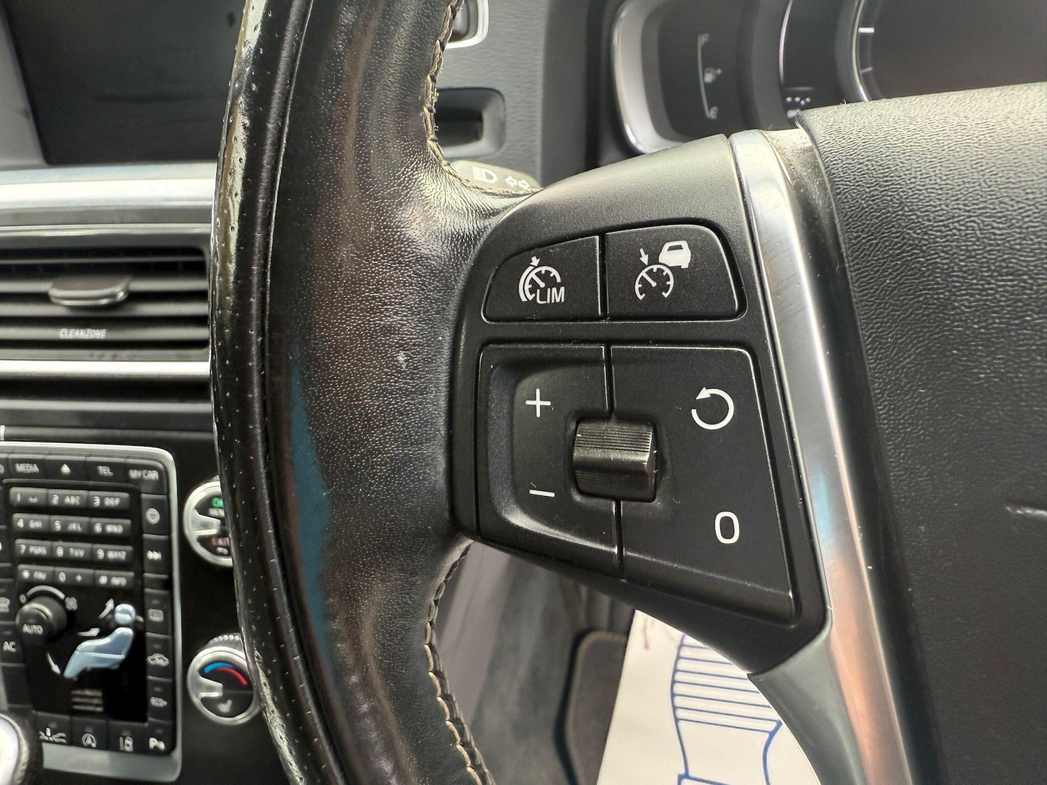 Used Volvo V60 for sale - 76995379: Photo 25