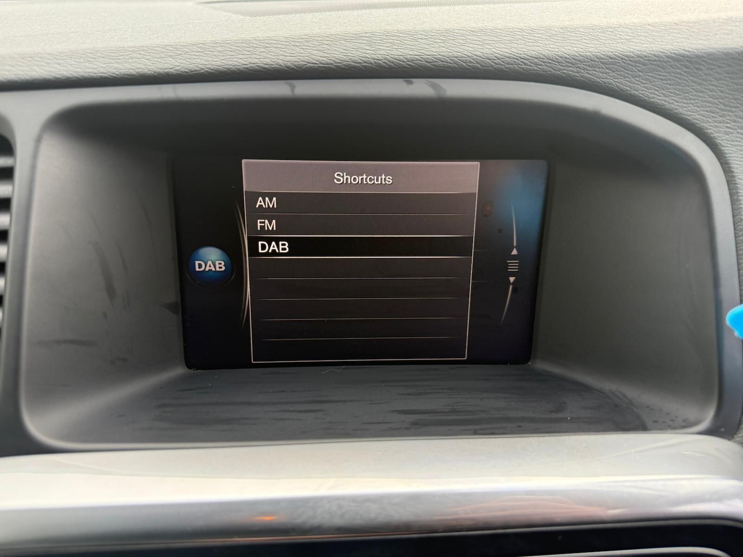 Used Volvo V60 for sale - 76995379: Photo 41