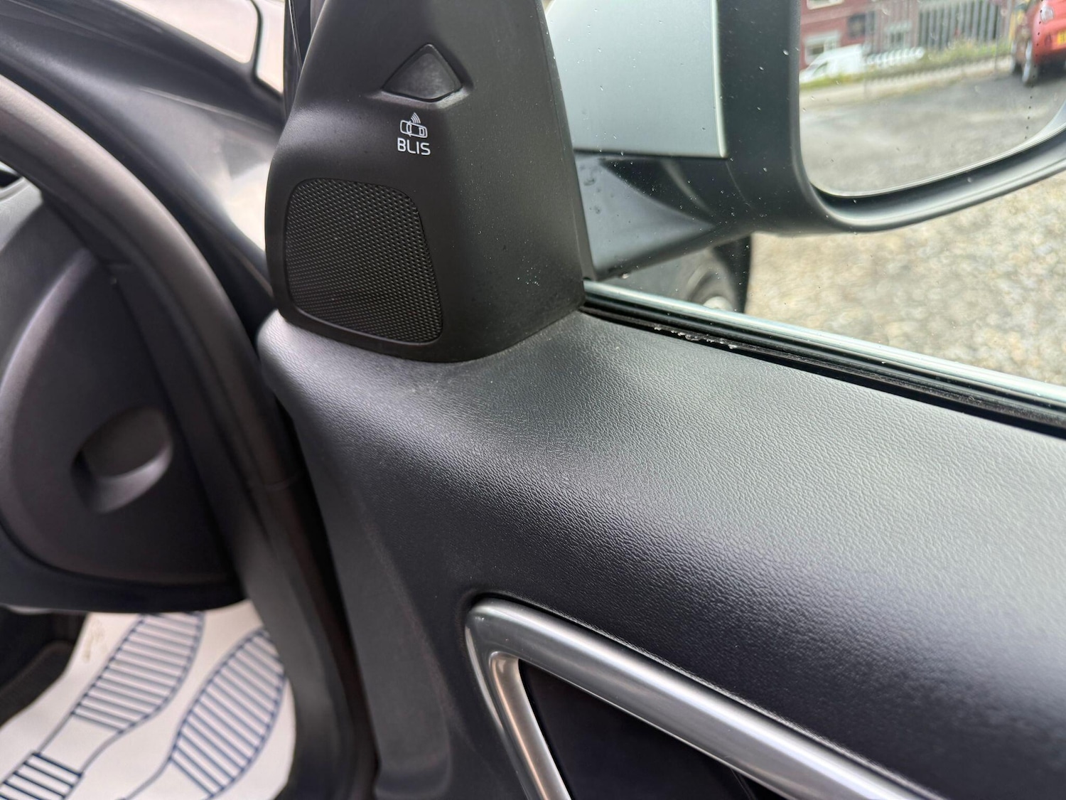 Used Volvo V60 for sale - 76995379: Photo 44