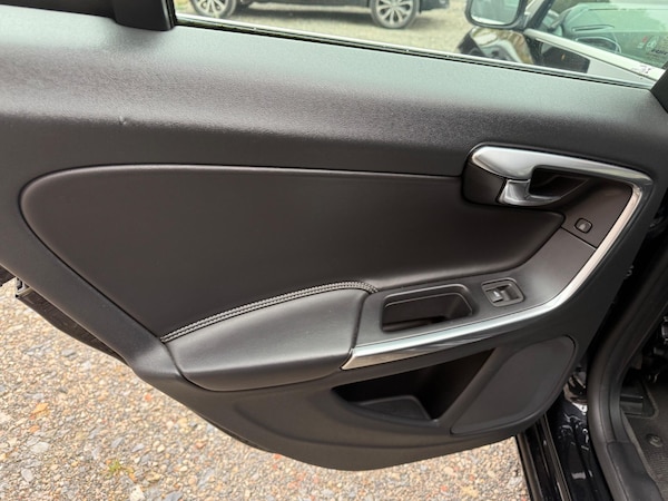 Used Volvo V60 2015 for sale - 76270146: Photo 23