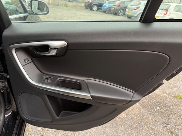 Used Volvo V60 2015 for sale - 76270146: Photo 25