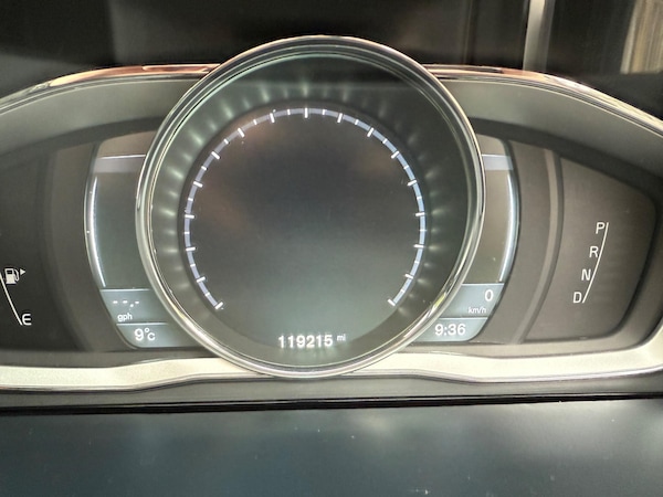 Used Volvo V60 2015 for sale - 76270146: Photo 34