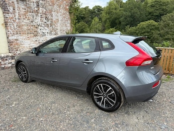 Used Volvo V40 2017 for sale - 75431014: Photo