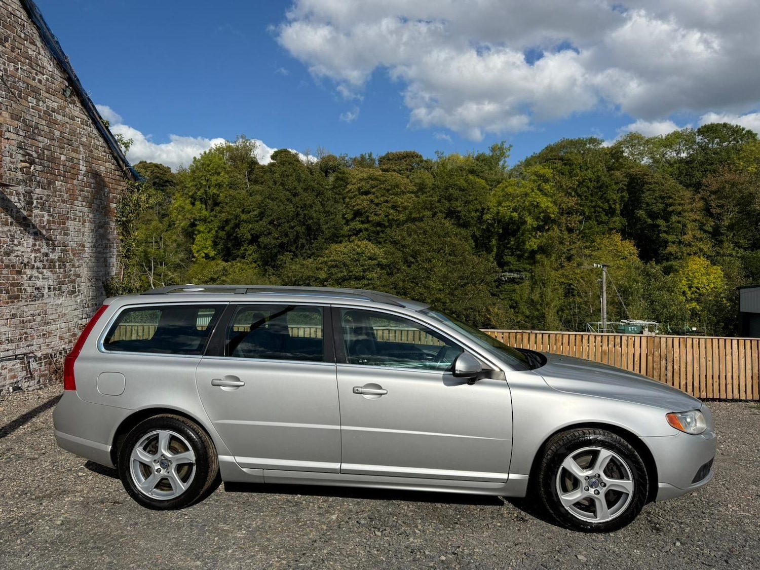 Used Volvo V70 2013 for sale - 76059203: Photo 2