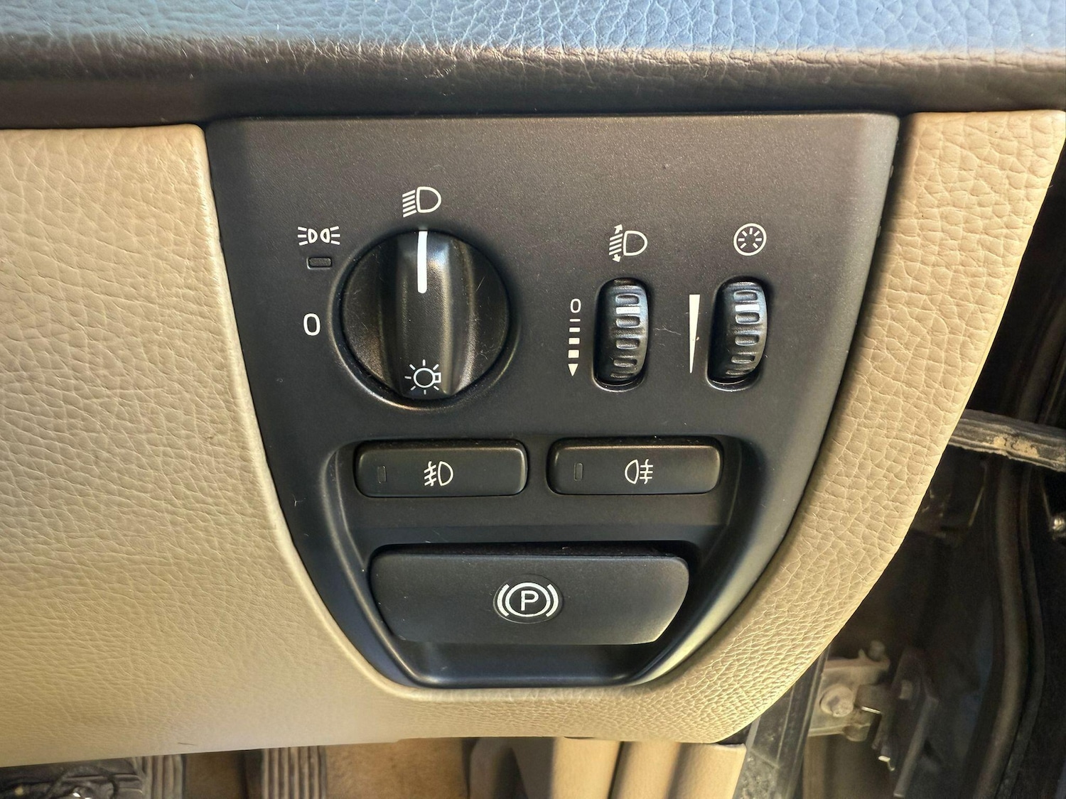 Used Volvo XC90 2010 for sale - 76646229: Photo 23