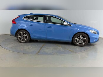 Used Volvo V40 2015 for sale - 78362760: Photo