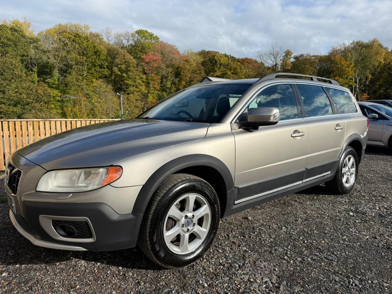 Used Volvo XC70 2010 for sale - 76349215: Photo 2