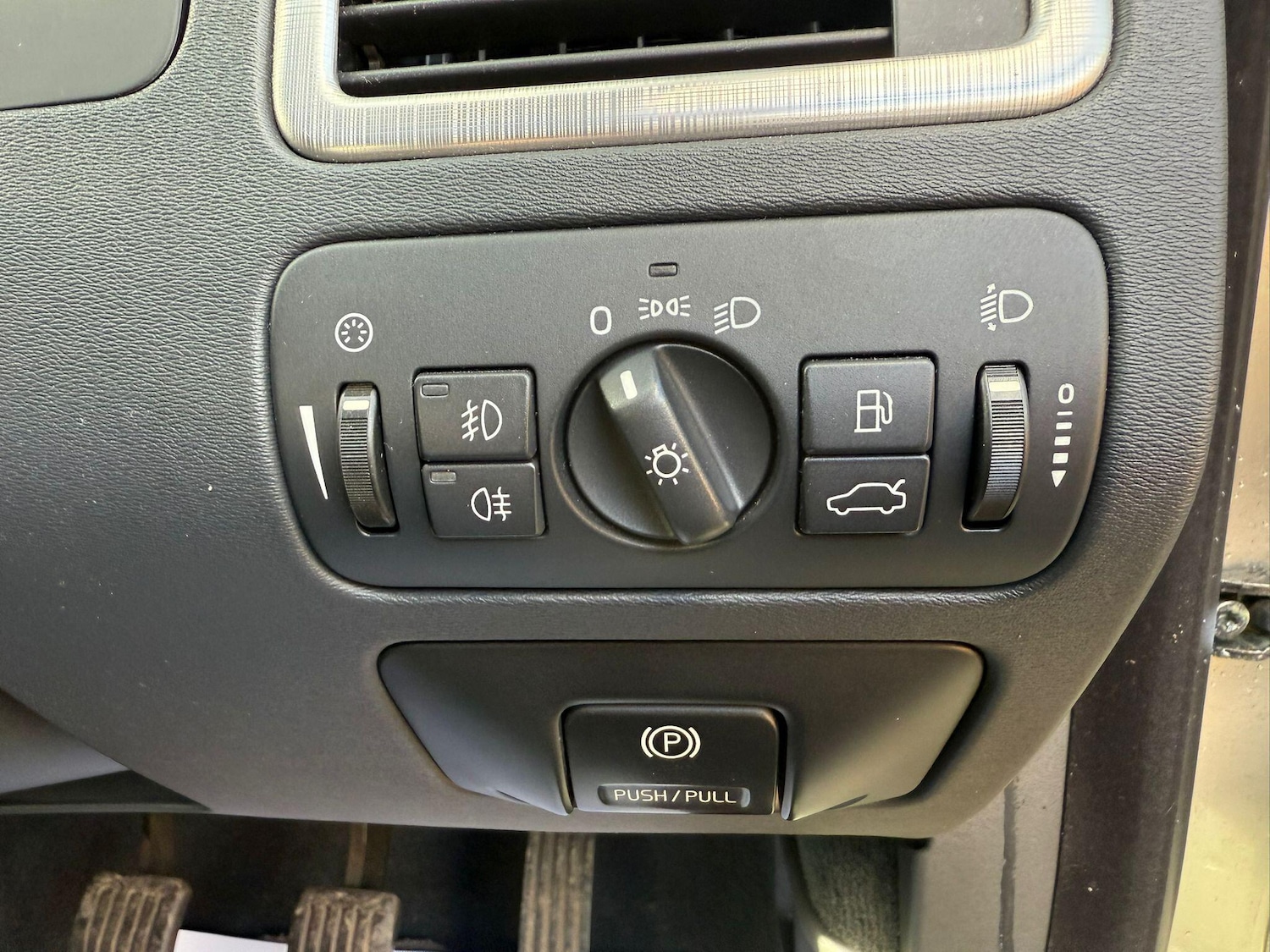 Used Volvo XC70 2010 for sale - 76349215: Photo 29