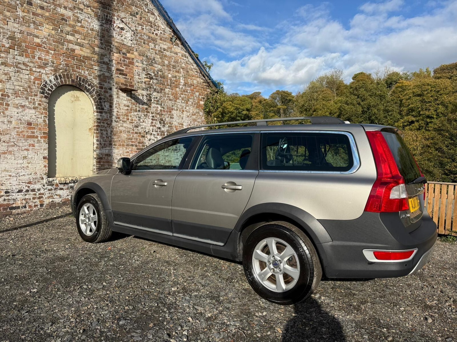 Used Volvo XC70 2010 for sale - 76349215: Photo 3