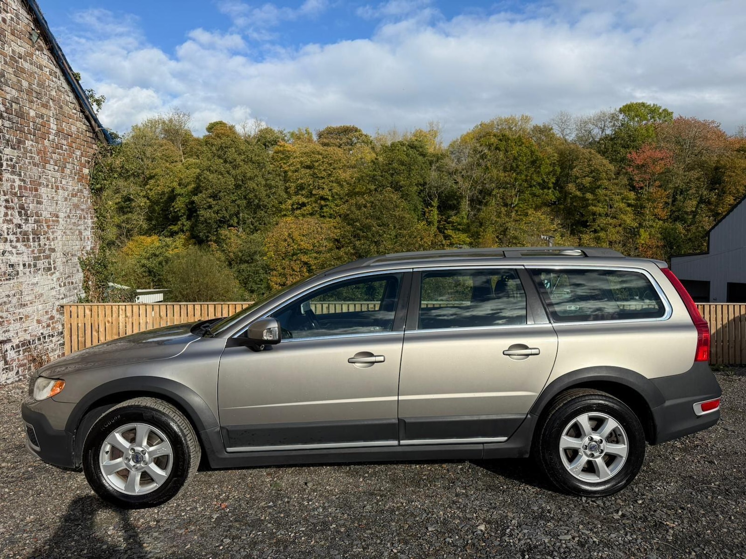 Used Volvo XC70 2010 for sale - 76349215: Photo 4