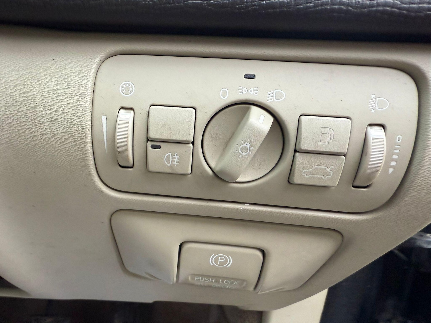 Used Volvo XC60 2011 for sale - 76550135: Photo 19