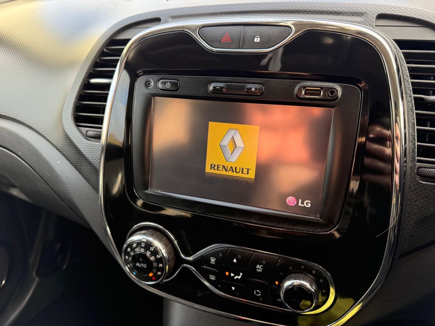 Used Renault Captur 2015 for sale - 77510259: Photo 29