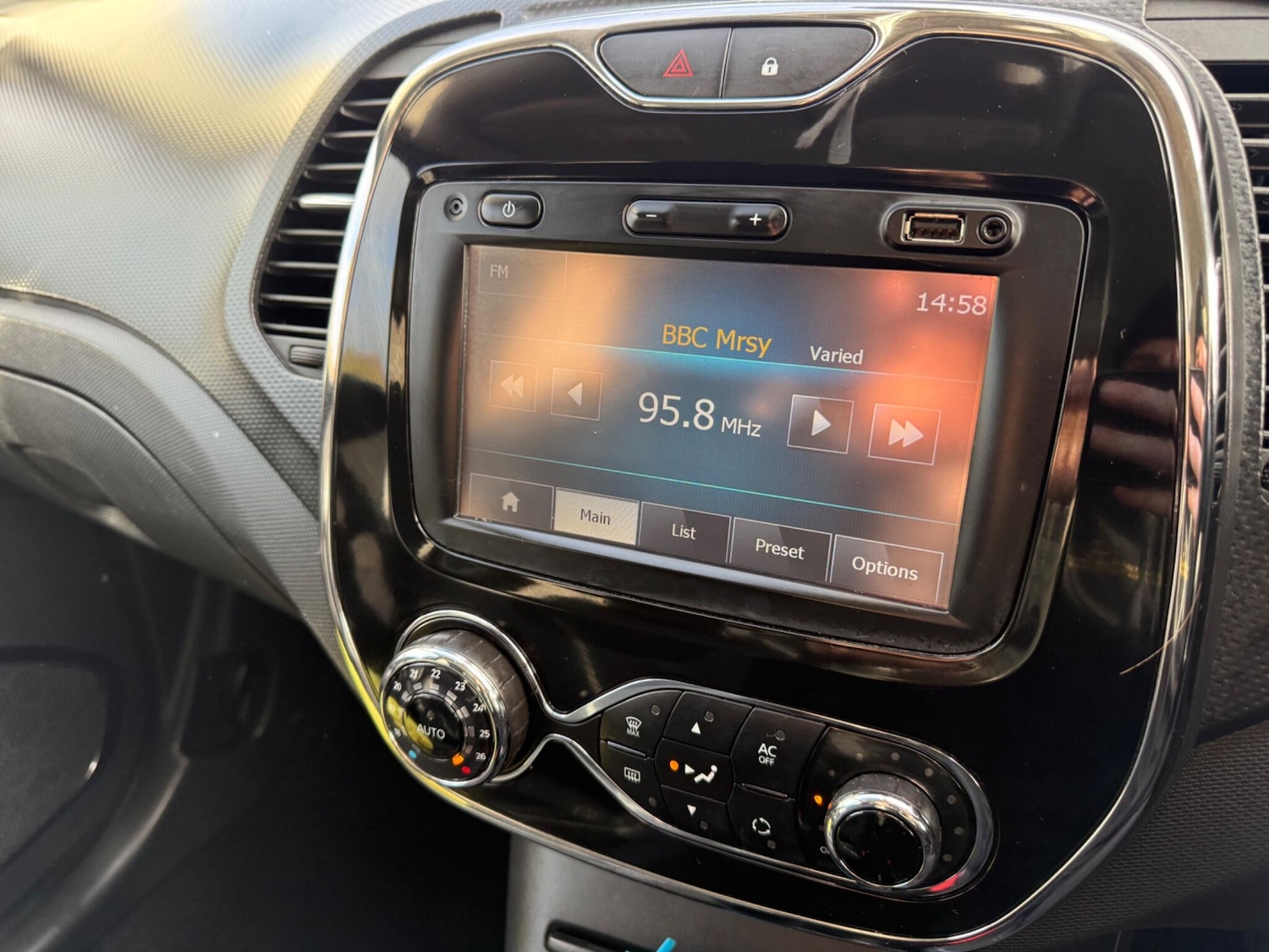 Used Renault Captur 2015 for sale - 77510259: Photo 30