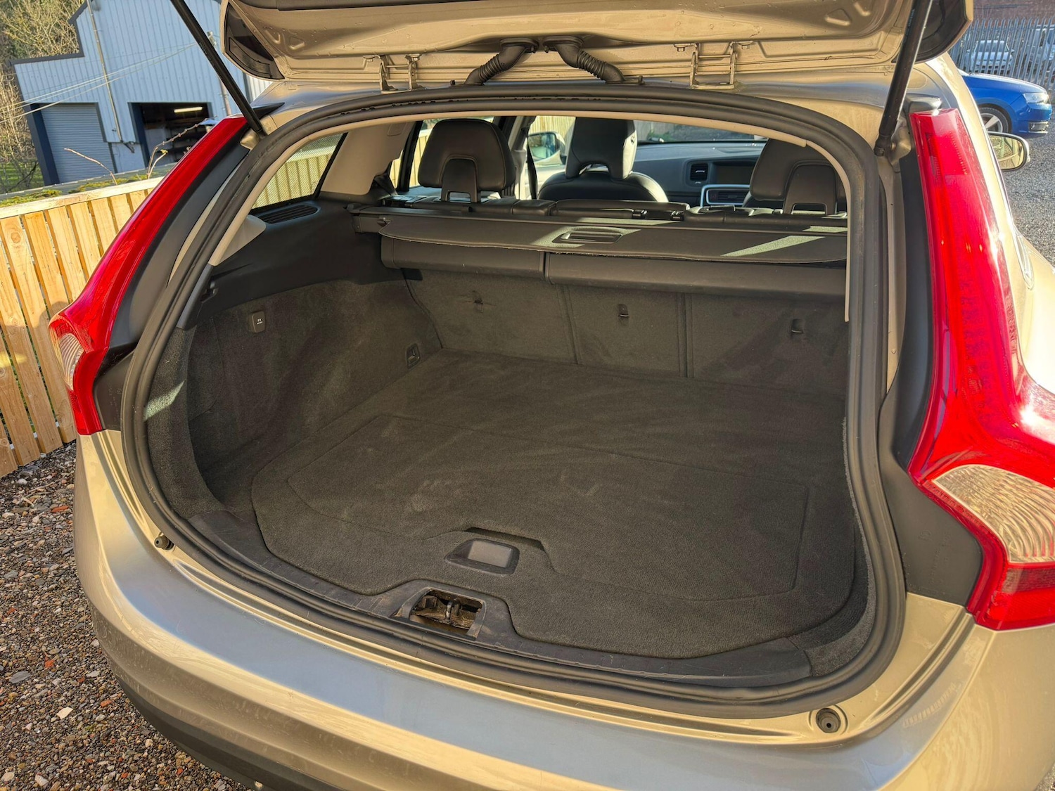 Used Volvo V60 2012 for sale - 76865413: Photo 40